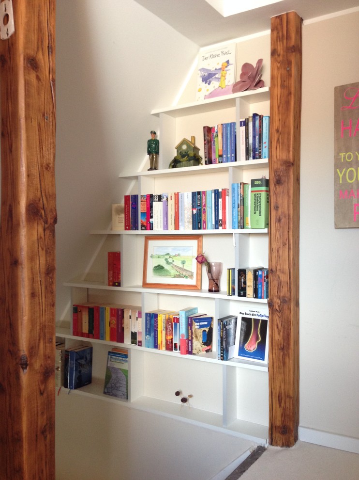 Flur mit beiger Wandfarbe in Düsseldorf