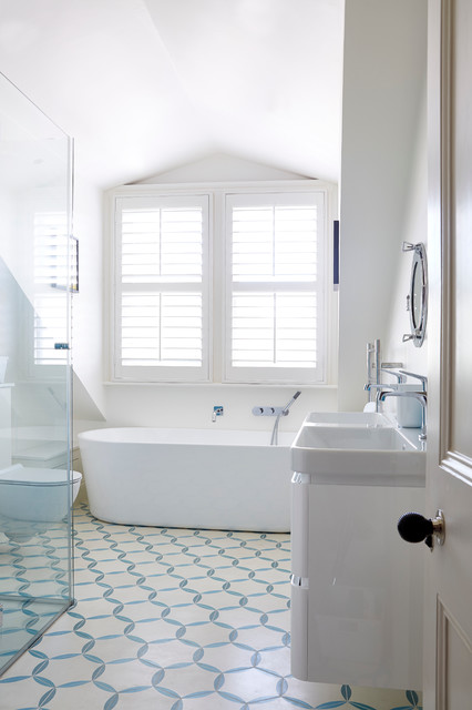 Transitional Bathroom nyklassisk-badrum