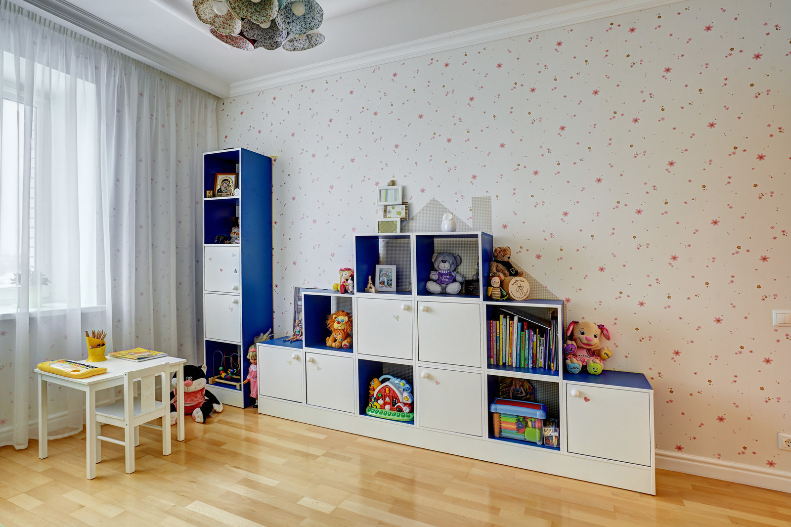 Реализованный яркий Дизайн-Проект 4х комнатной квартиры