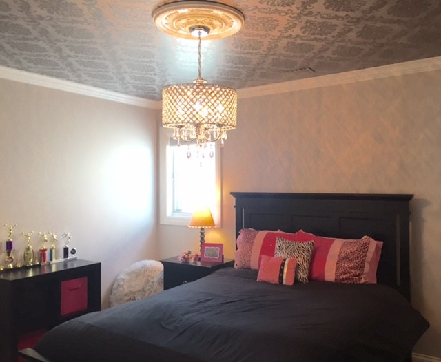 Home design - transitional home design idea in Chicago