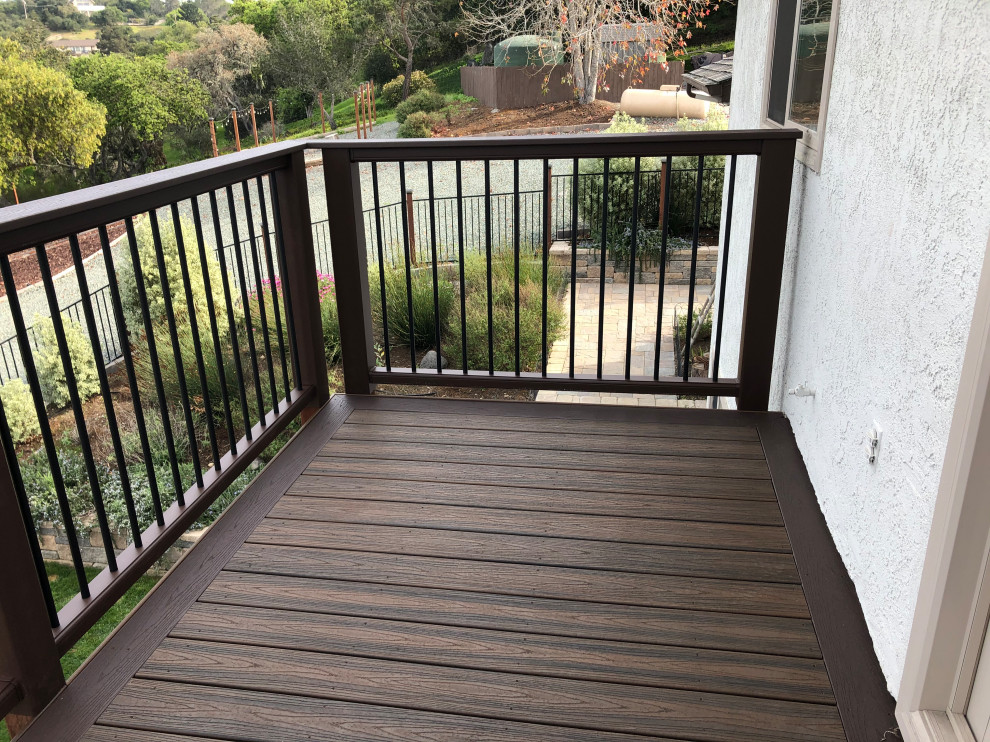 Design ideas for a mid-sized arts and crafts backyard deck in San Luis Obispo.