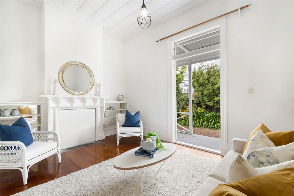 This is an example of a Victorian living room in Auckland.