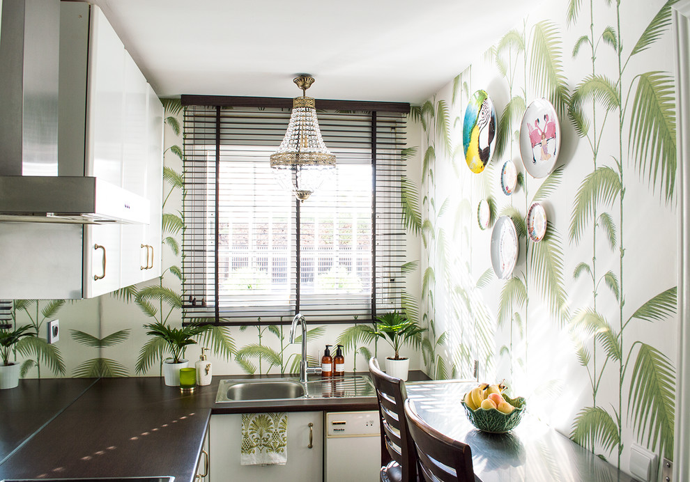 Inspiration for a small tropical u-shaped separate kitchen in Madrid with a single-bowl sink, flat-panel cabinets, white cabinets, white appliances and no island.