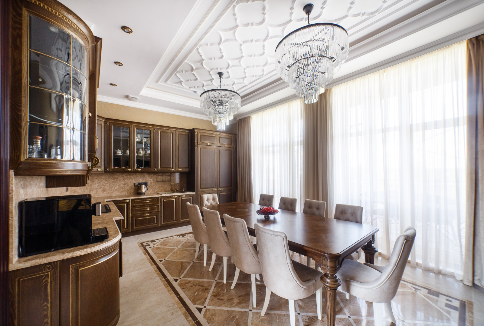 Интерьер загородного дома с двусветным пространством