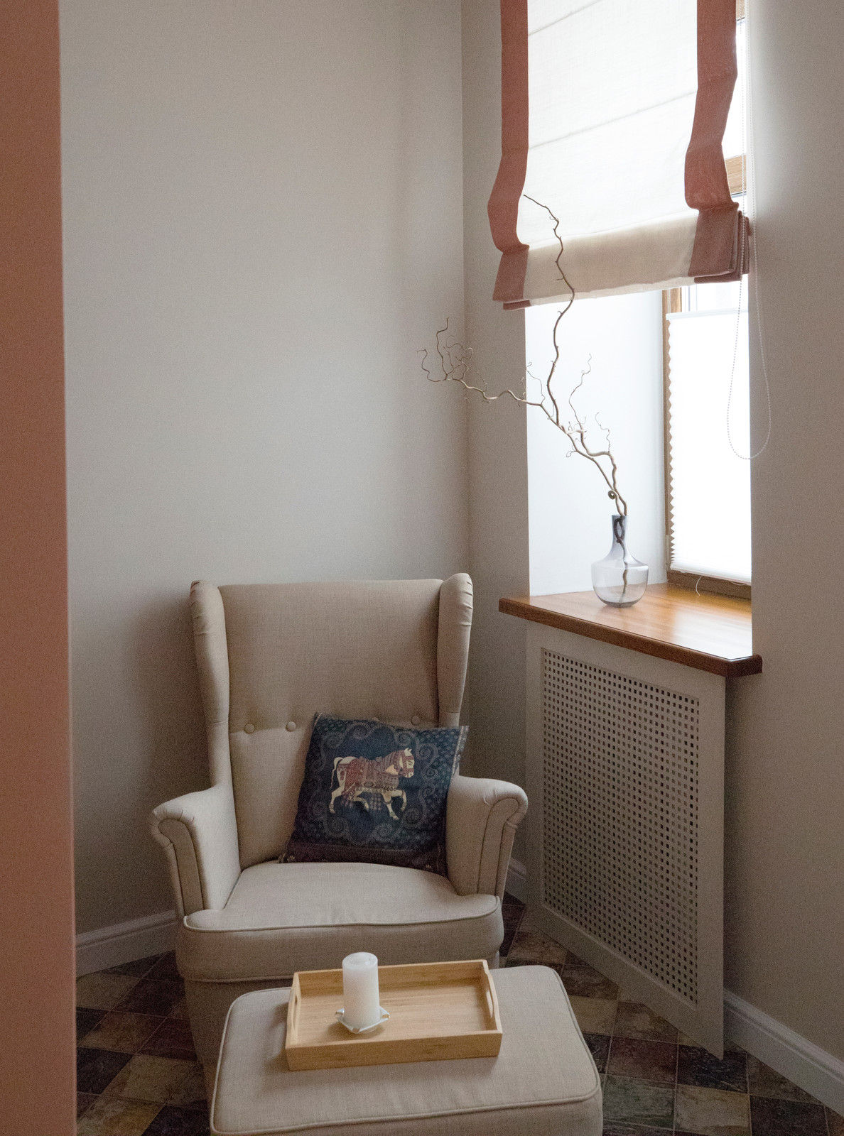 Кухня-гостиная. Кресло с пуфом.