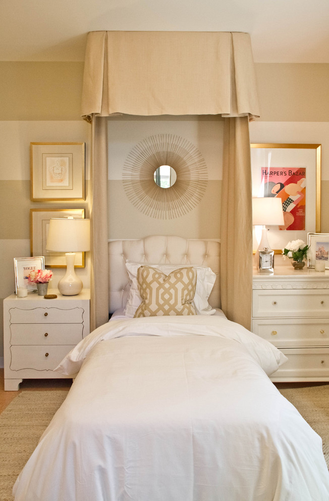 Design ideas for a traditional bedroom in Los Angeles with beige walls.