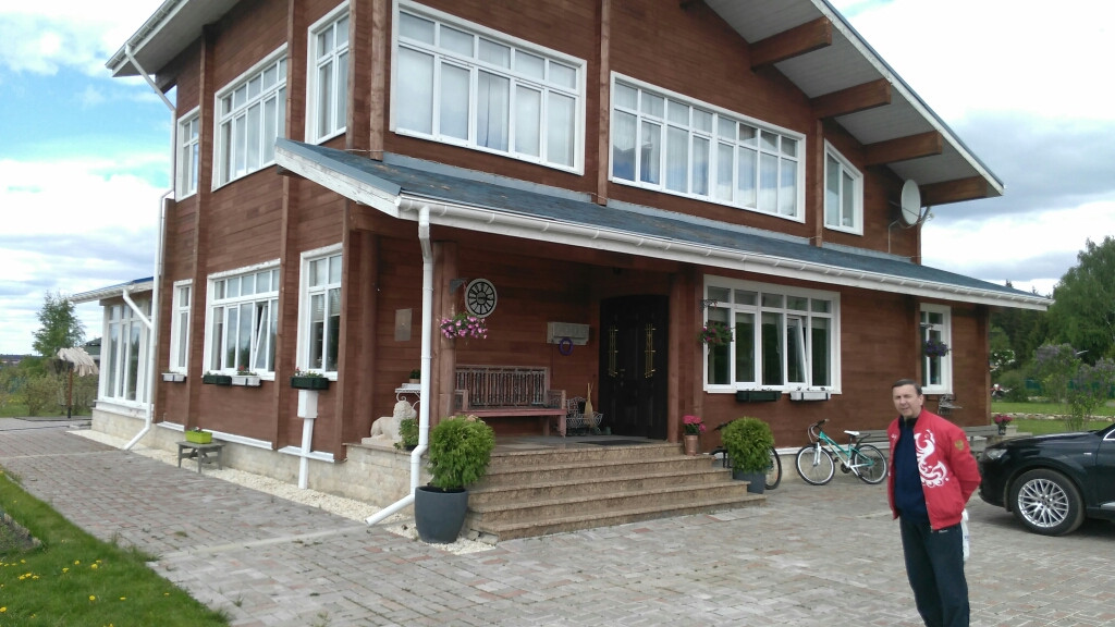 Фасады дома под Можайском до и после