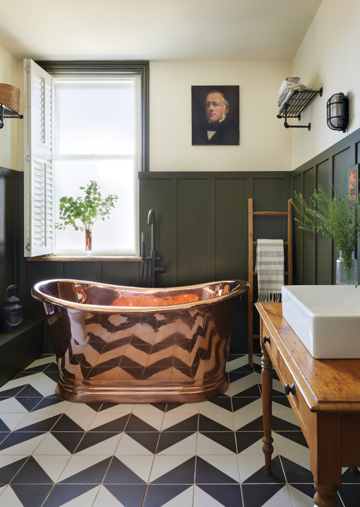 Medium sized classic family bathroom in Edinburgh with ceramic tiles, porcelain flooring and tiled worktops.
