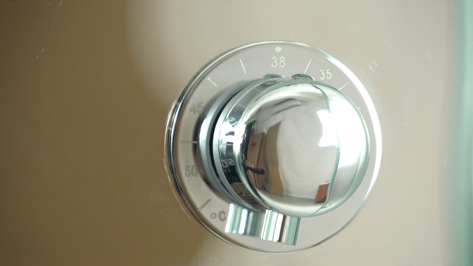 Душевая кабина TIMO коллекции Comfort в интерьере ванной комнаты