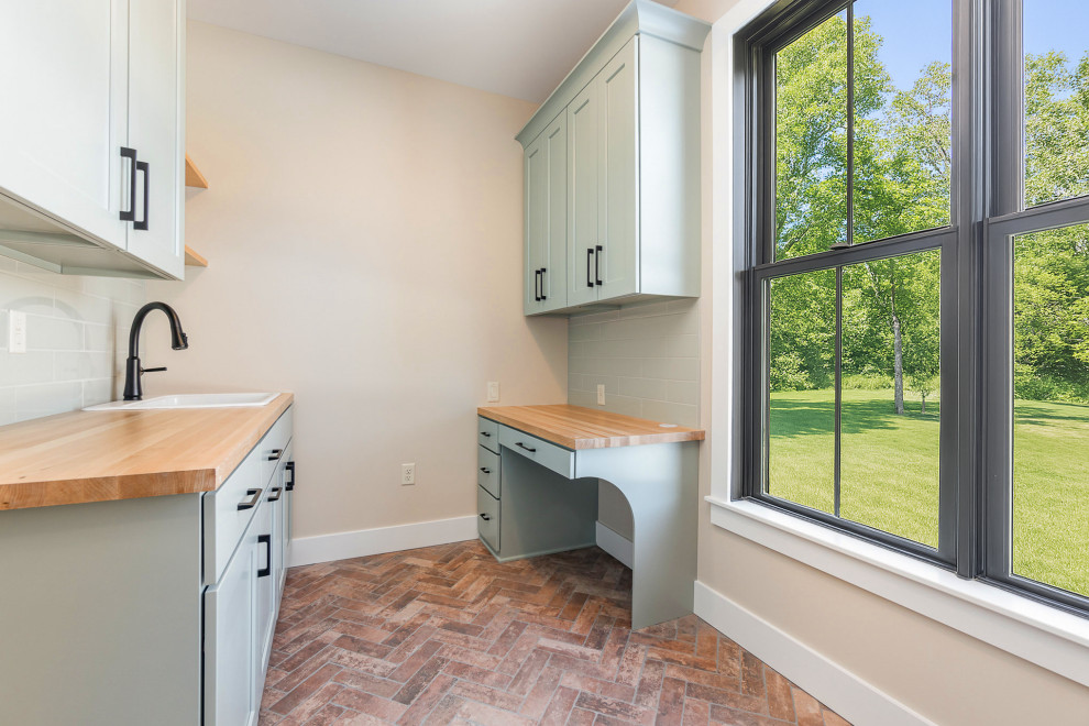 Laundry room - craftsman laundry room idea