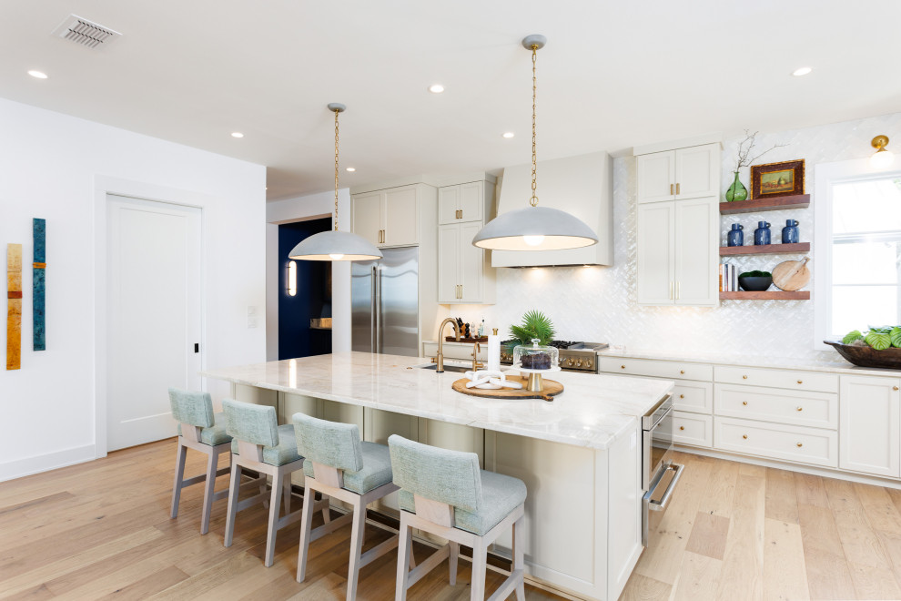 Transitional kitchen photo in Austin
