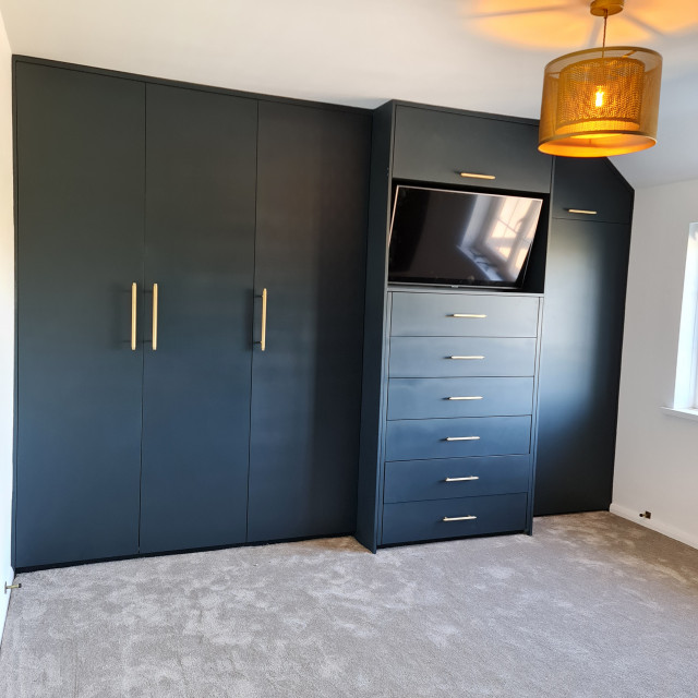 Earlsfield Wardrobes modern-bedroom