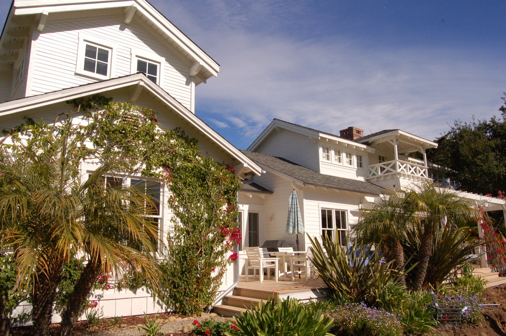 Photo of a beach style verandah in Santa Barbara.