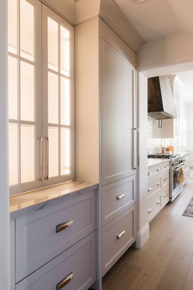 Example of a transitional kitchen design in Phoenix