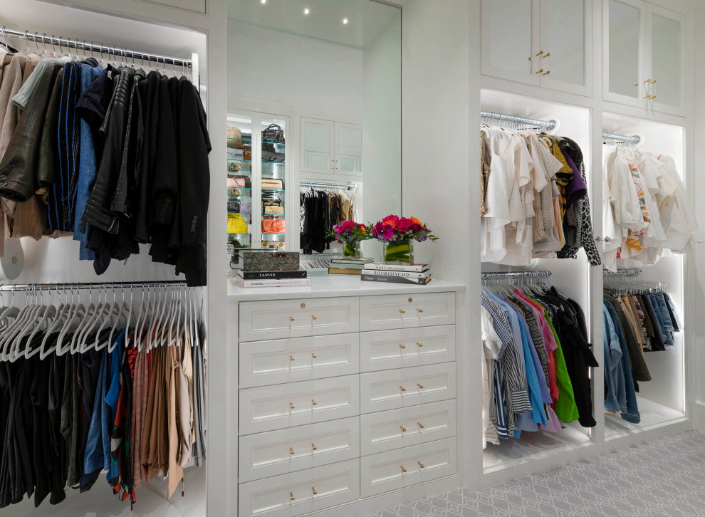 Photo of a mid-sized transitional gender-neutral walk-in wardrobe in Dallas with beaded inset cabinets, white cabinets, carpet and grey floor.
