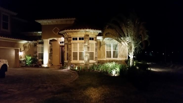 Mountain style home design photo in Miami