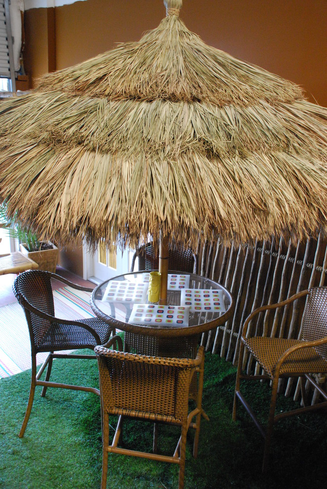 Natural Tahiti Thatch Umbrella - Outdoor dining