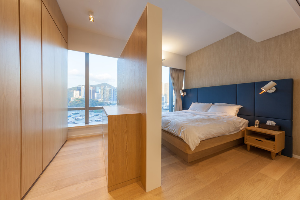 Inspiration for a contemporary bedroom in Hong Kong.