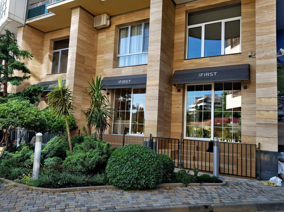 Оформление фасада салона красоты маркизами