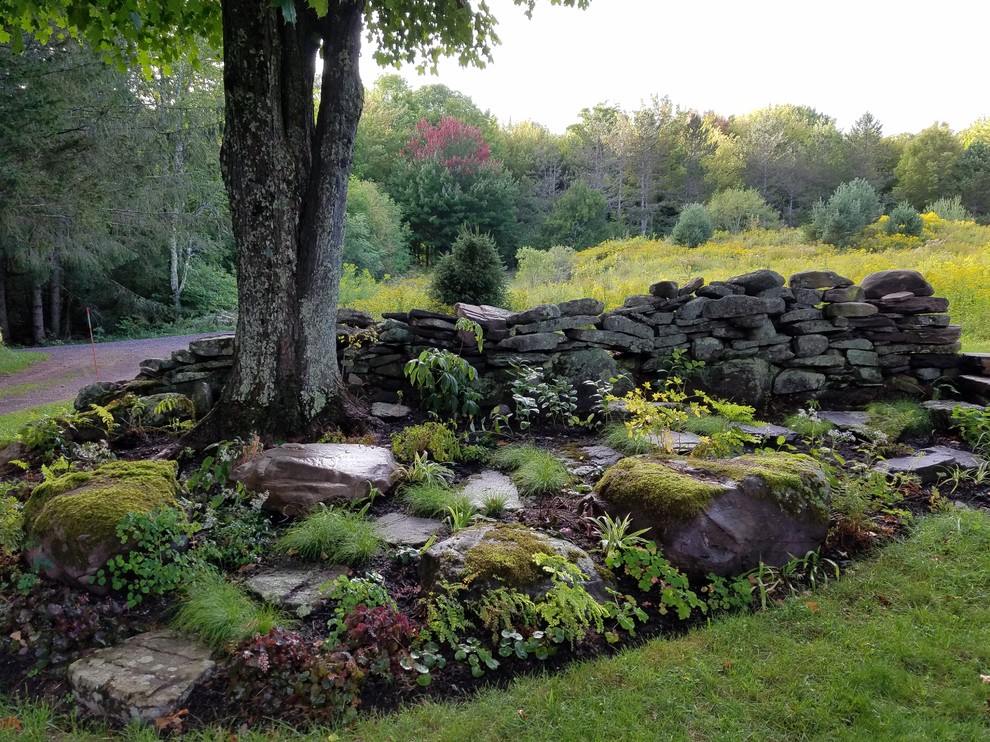 Design ideas for a rustic landscaping in New York.