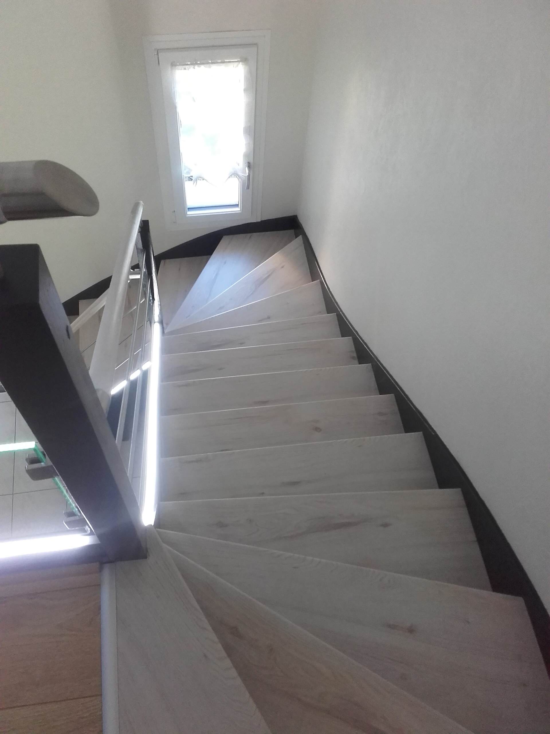 Rénovation complète d'un escalier + installation LED à Angers