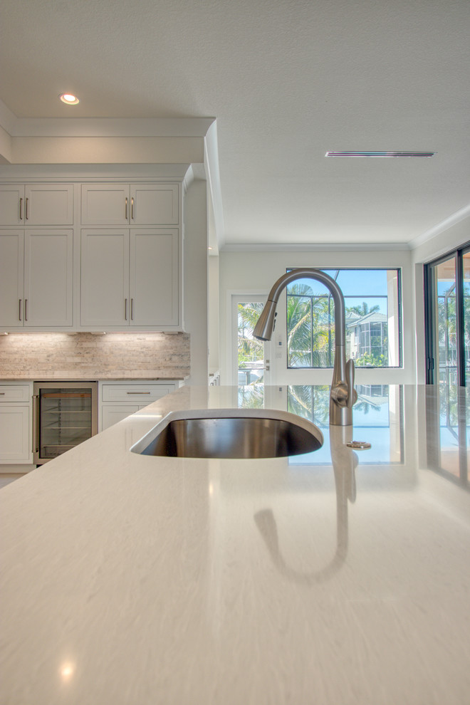 Transitional home design photo in Miami