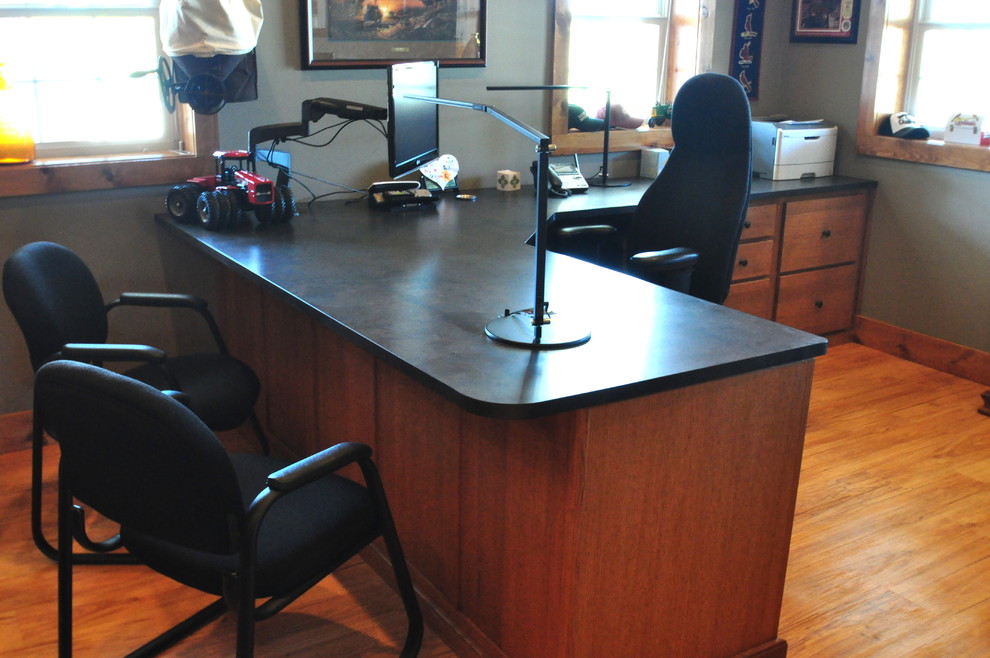 This is an example of a country home office in Chicago.