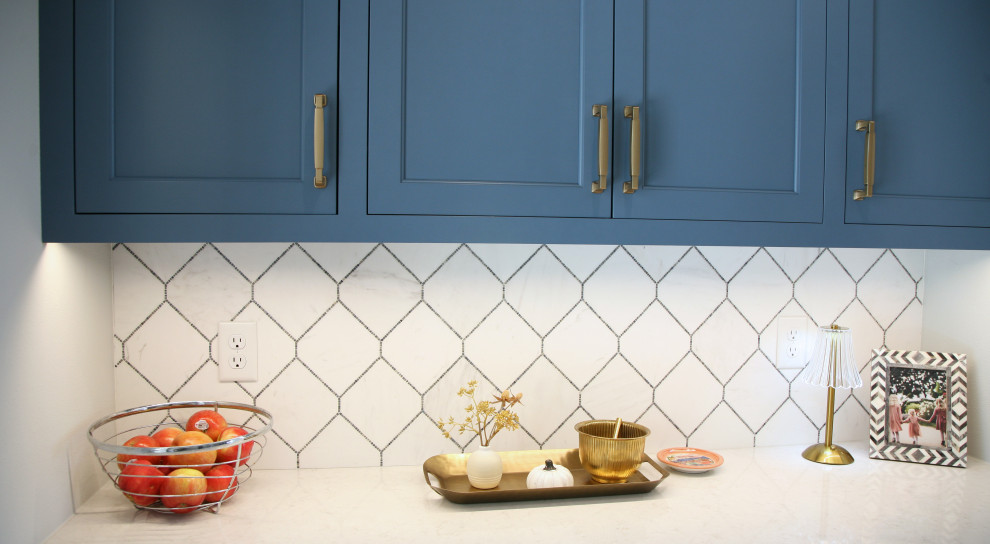 This is an example of a small scandi single-wall home bar in Milwaukee with shaker cabinets, blue cabinets, engineered stone countertops, white splashback, mosaic tiled splashback and white worktops.