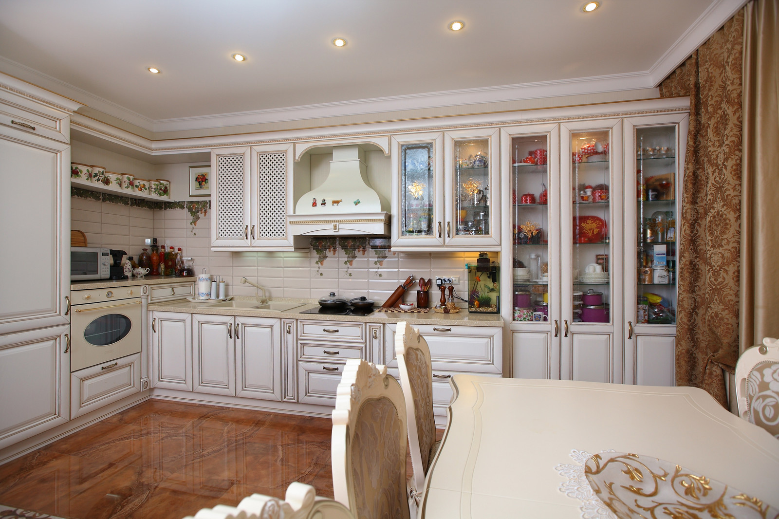 обеденная зона с кухней