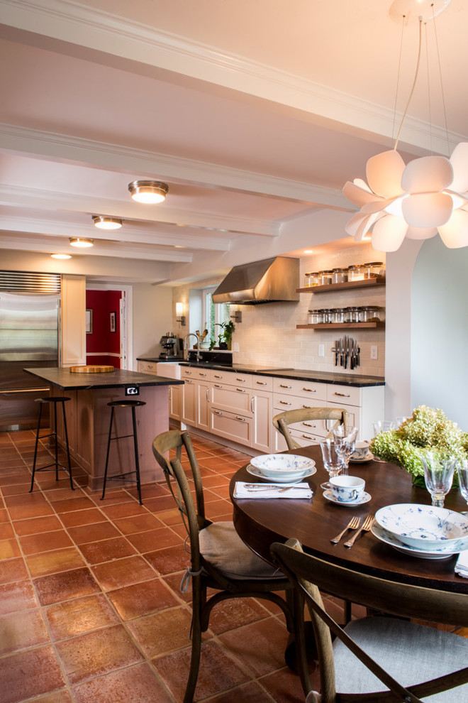 Kitchen - transitional kitchen idea in DC Metro