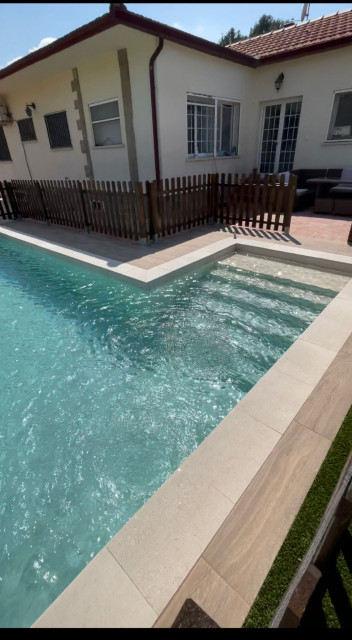 Piscinas de gres porcel&aacute;nico mediterraneen-piscine