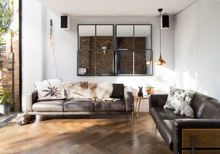 Peek Inside a London Designer’s Light-Filled Modern Home (one photo)