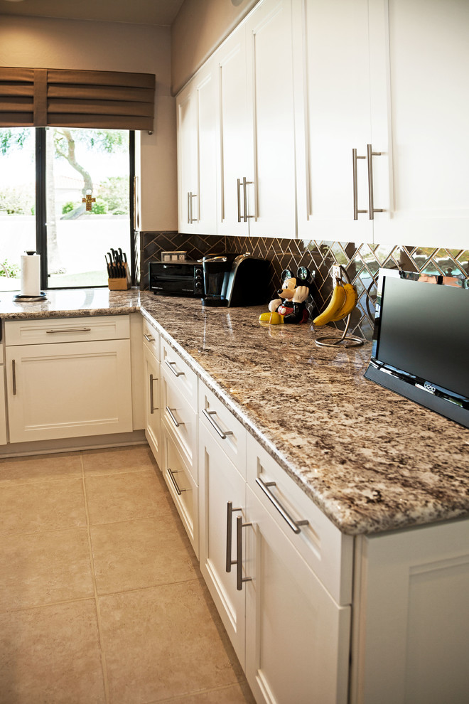 Kitchen - transitional kitchen idea in Phoenix