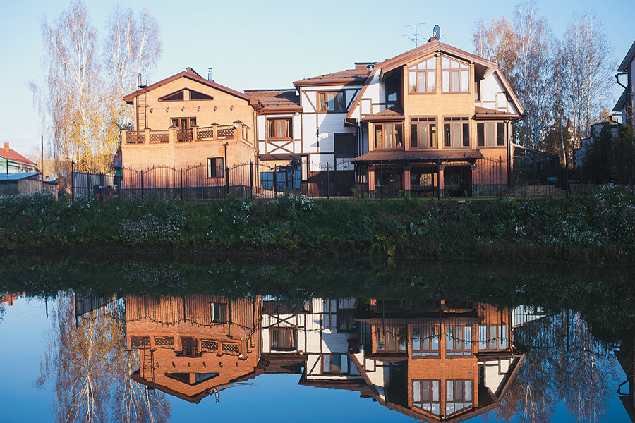 Дом на озере