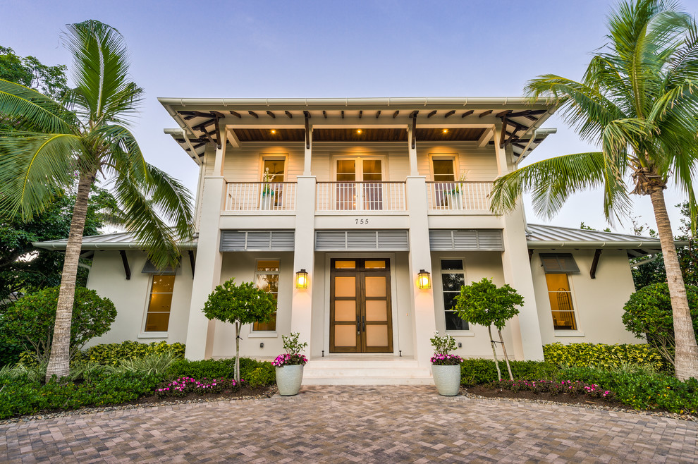 Example of a transitional home design design in Miami