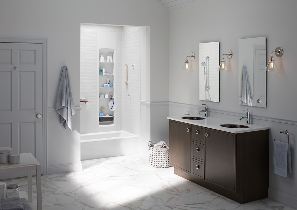 Example of a transitional bathroom design in Albuquerque