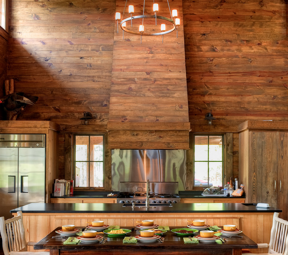 Mountain style eat-in kitchen photo in Birmingham with an undermount sink, medium tone wood cabinets, metallic backsplash, stainless steel appliances and an island