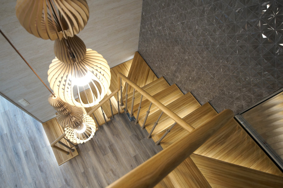 Лестница в двухуровневую квартиру на Пушкина