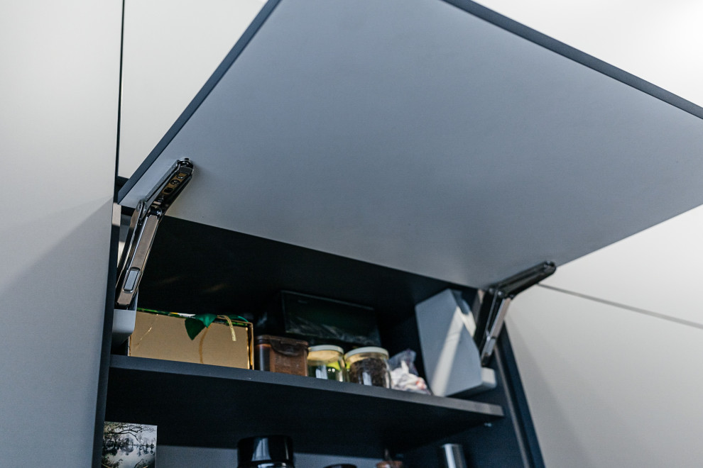 Угловая кухня с фасадами Fenix