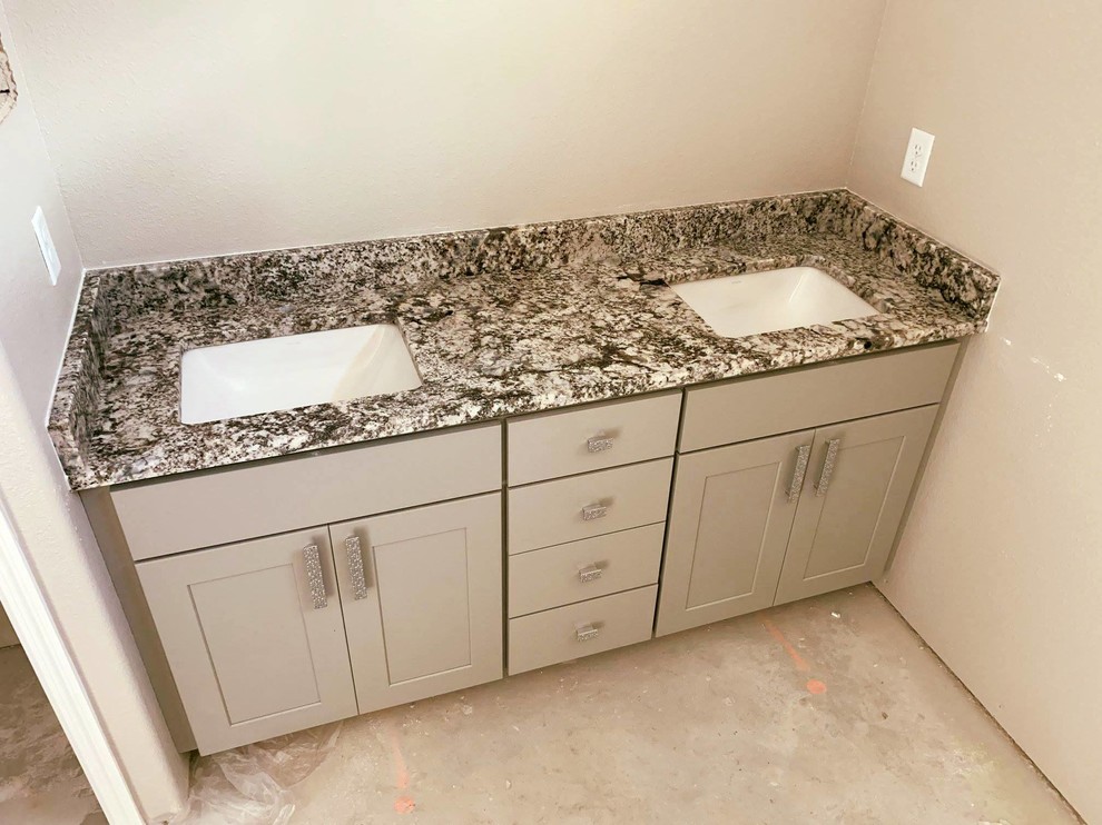Inspiration for a large modern master bathroom in Tampa with an undermount sink and granite benchtops.