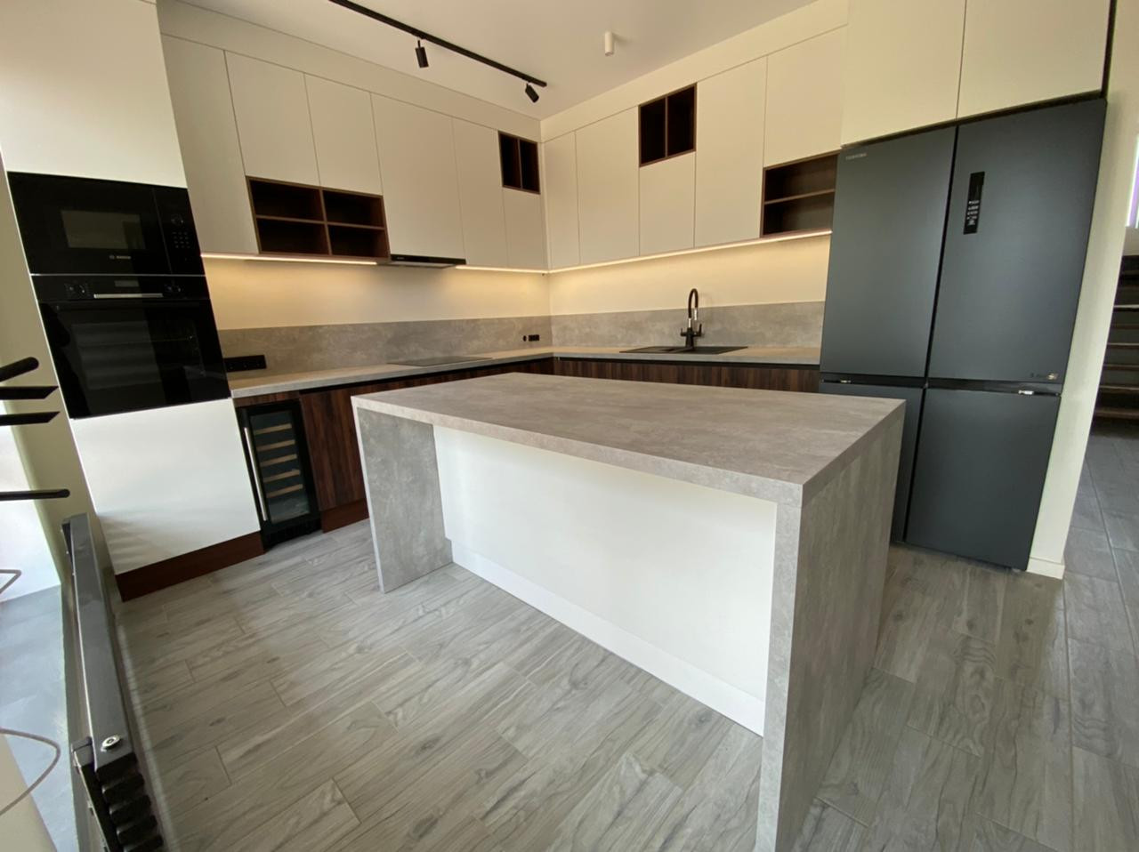 Кухня из пластика для Загородного дома