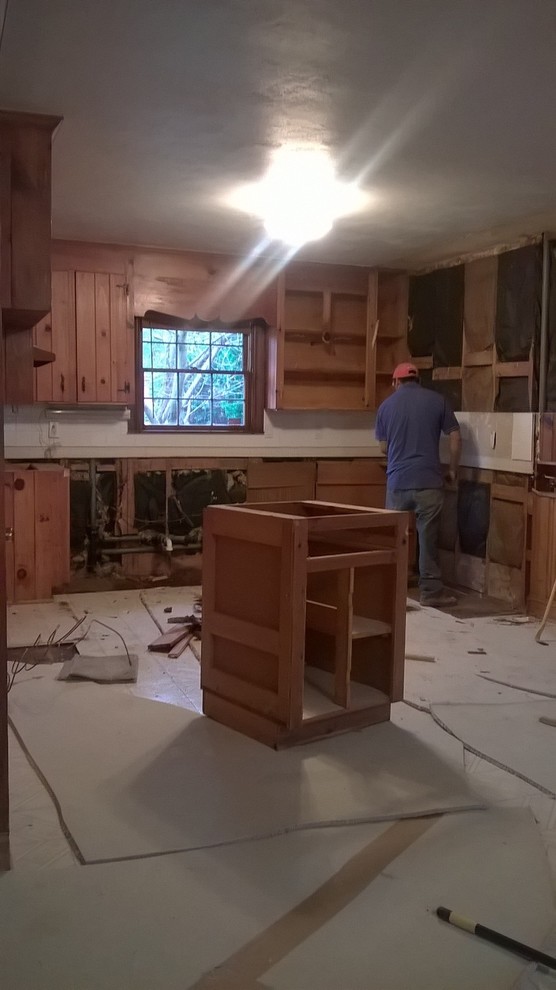 Inspiration for a transitional u-shaped eat-in kitchen remodel in Charlotte