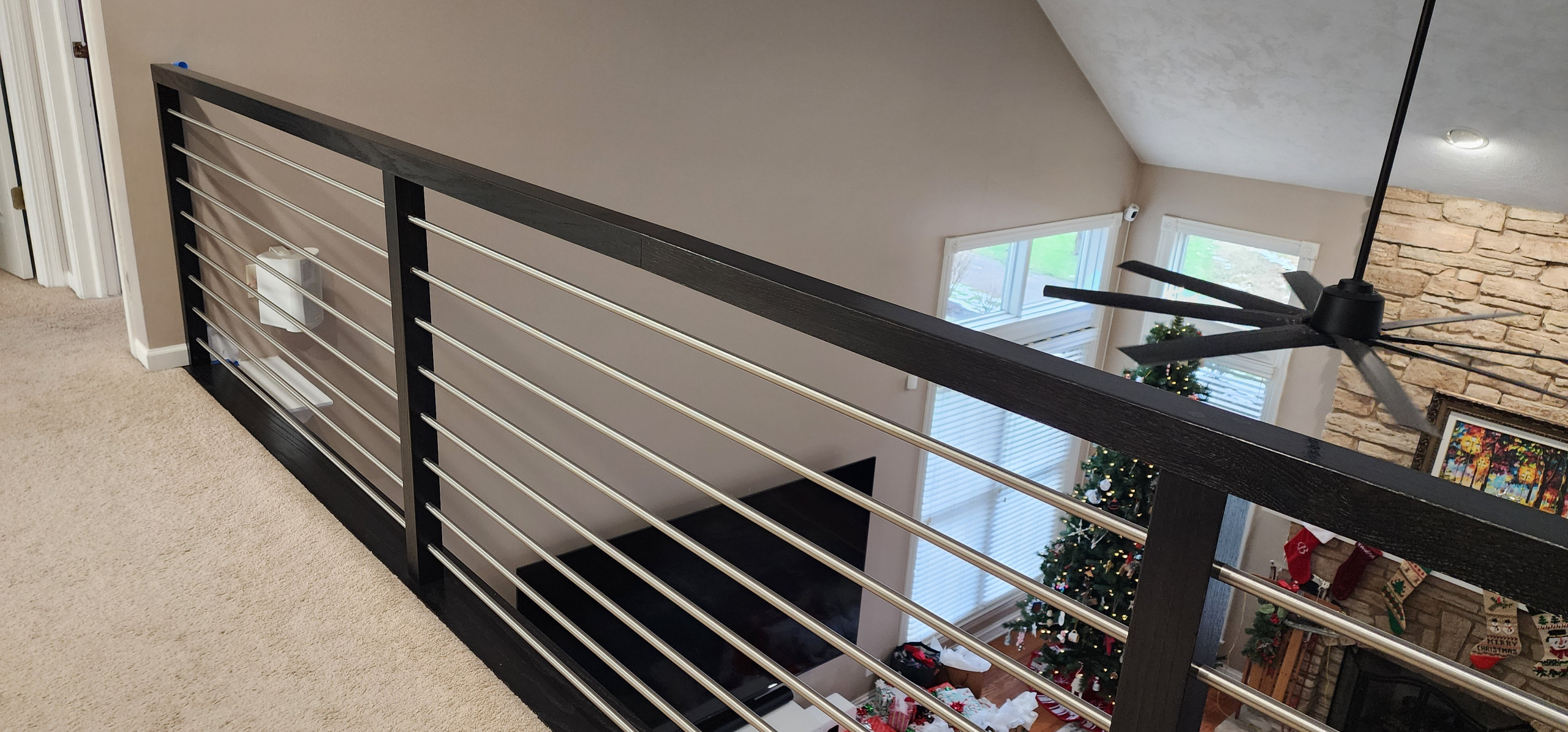 Ultra Modern Black and Stainless Steel Horizontal Bar Creation