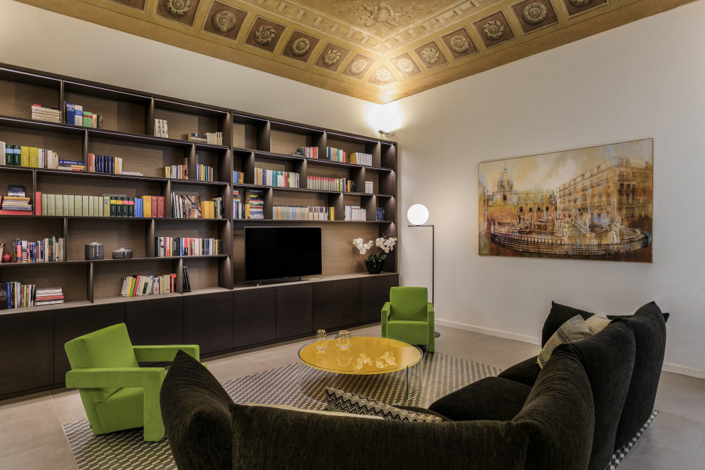 Immagine di un grande soggiorno minimal con libreria, pavimento con piastrelle in ceramica, parete attrezzata, pavimento grigio e soffitto a volta