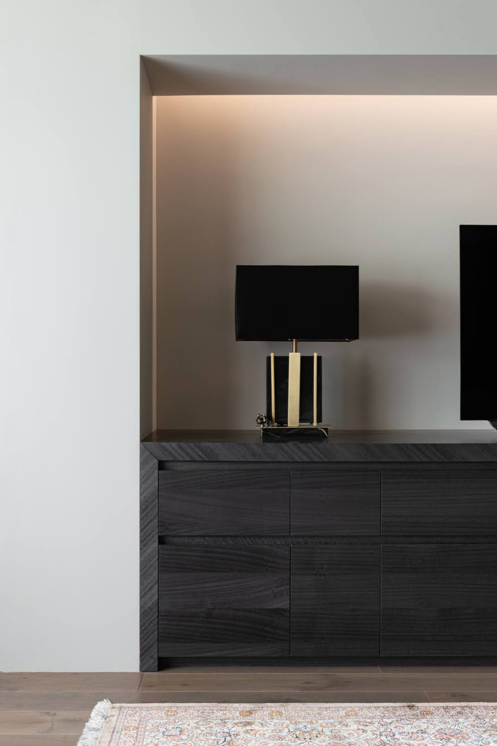 Брутальная спальня в загородном доме