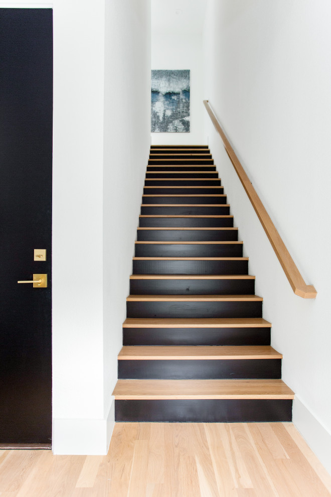 Design ideas for a scandinavian staircase in Dallas.