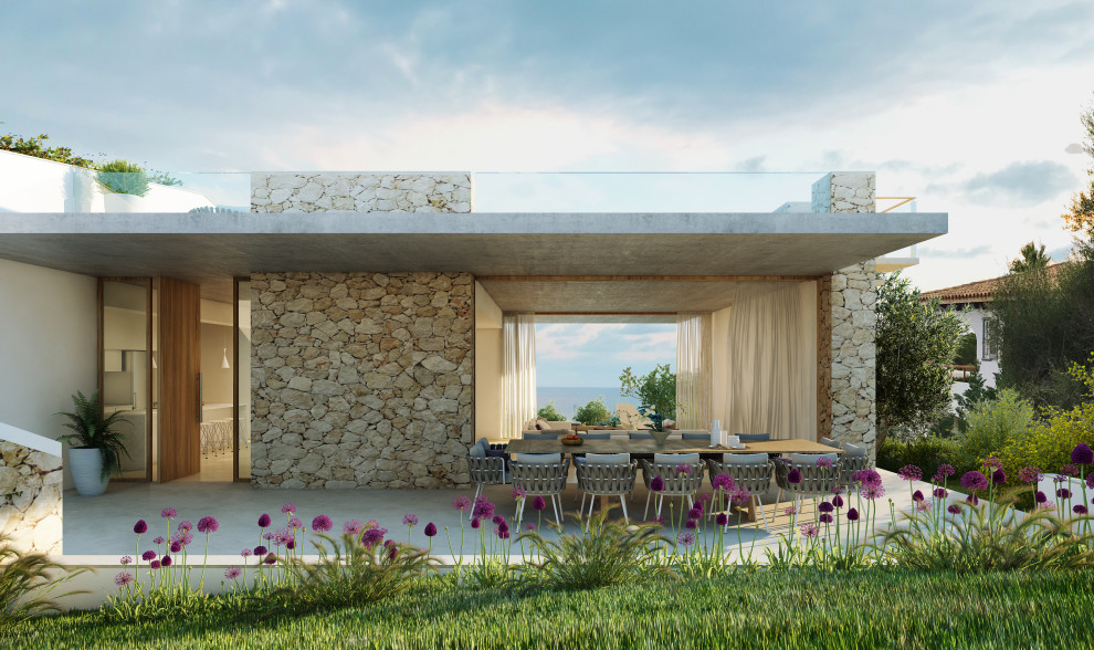Réalisation d'une grande façade de maison blanche méditerranéenne en panneau de béton fibré à un étage avec un toit à deux pans et un toit végétal.