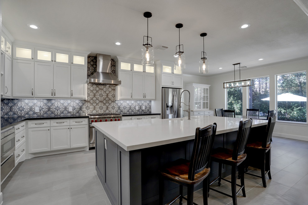 Kitchen - transitional kitchen idea in Houston