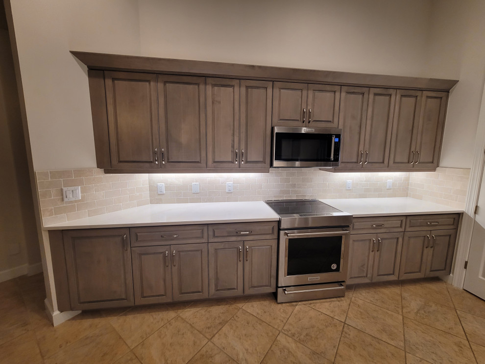 Kitchen - kitchen idea in Miami