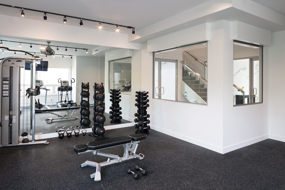 Photo of a modern home gym in Vancouver.